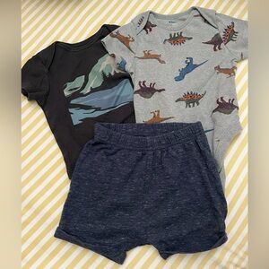 Old Navy T-shirt onesies & short pants bundle!